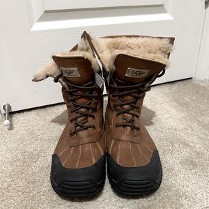 Women’s UGG Adirondack size 9